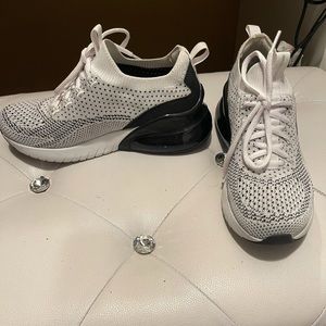 Sketchers Women air sneakers size 8